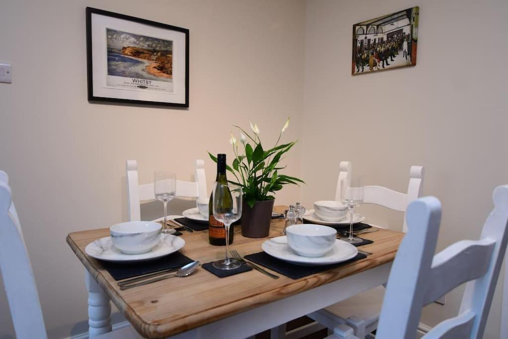 Loveyork Priory Apartment - Central With Parking Екстериор снимка