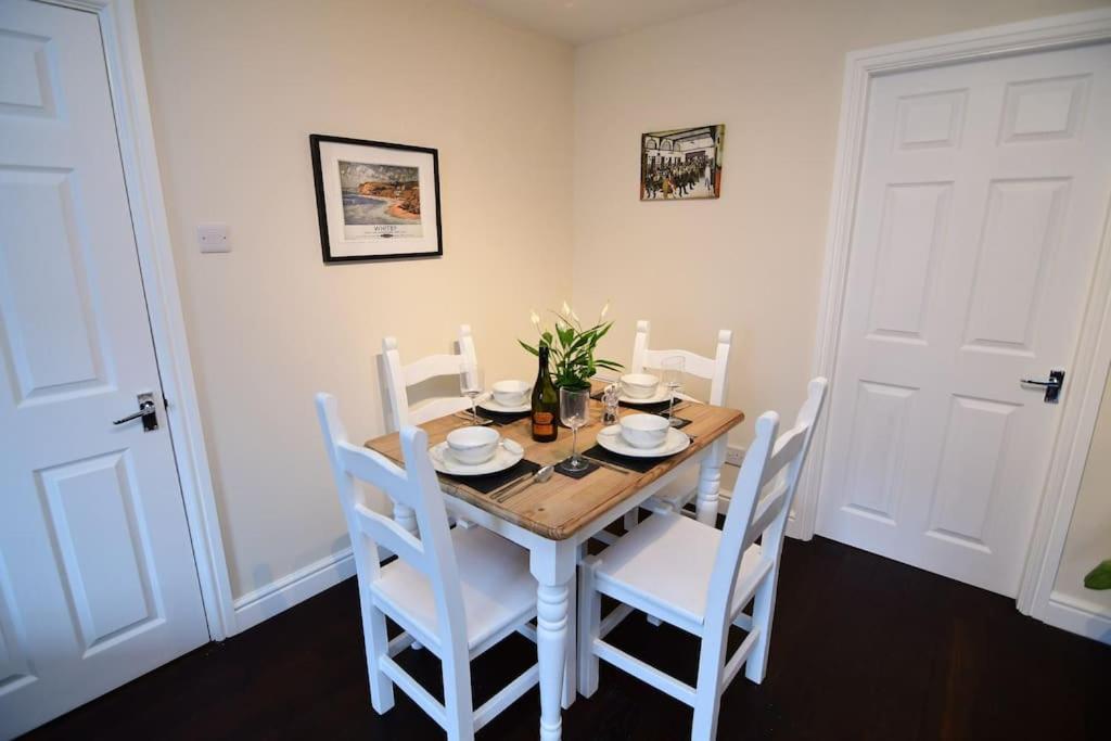Loveyork Priory Apartment - Central With Parking Екстериор снимка
